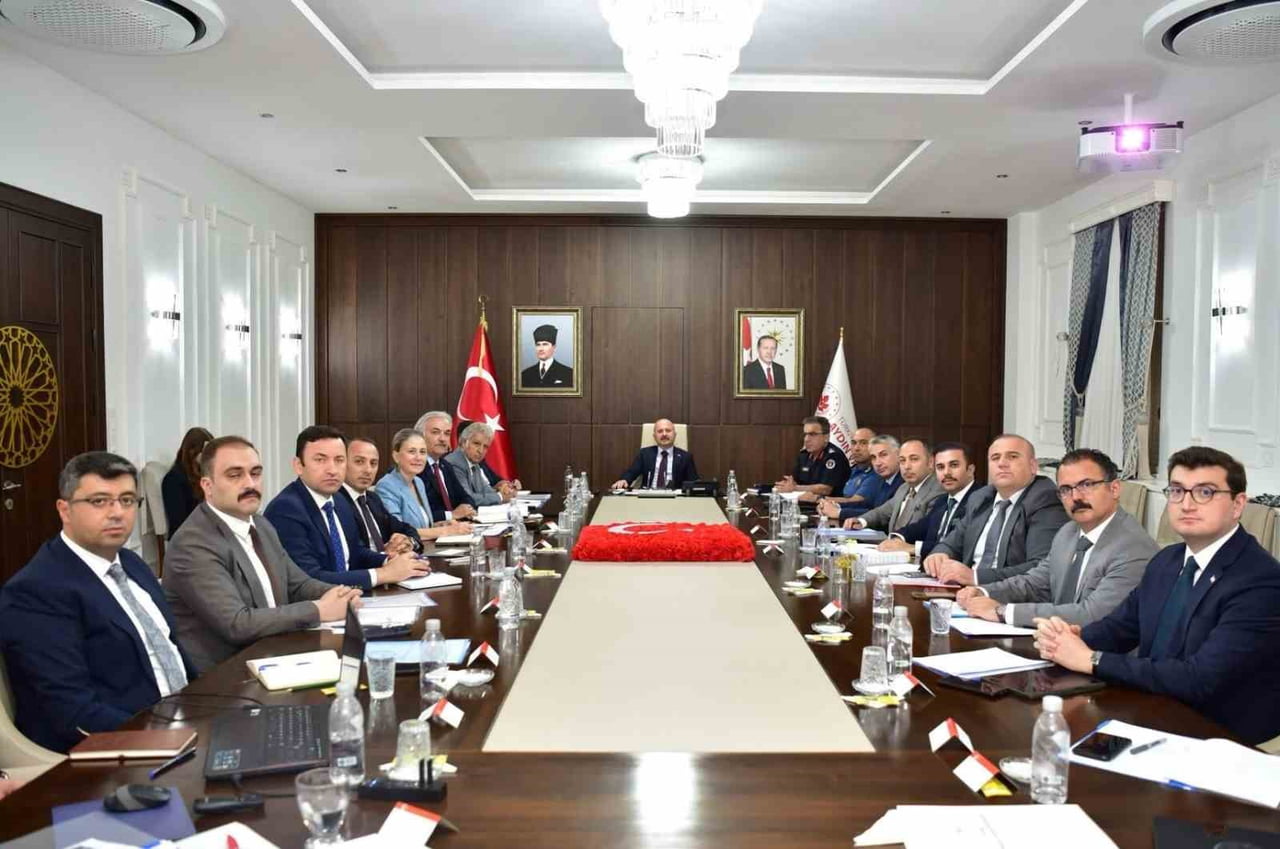 AYDIN VALİSİ DR. OSMAN VAROL BAŞKANLIĞINDA, ÖĞRENCİLERİN GÜVENLİ VE HUZURLU BİR EĞİTİM ORTAMINDA...