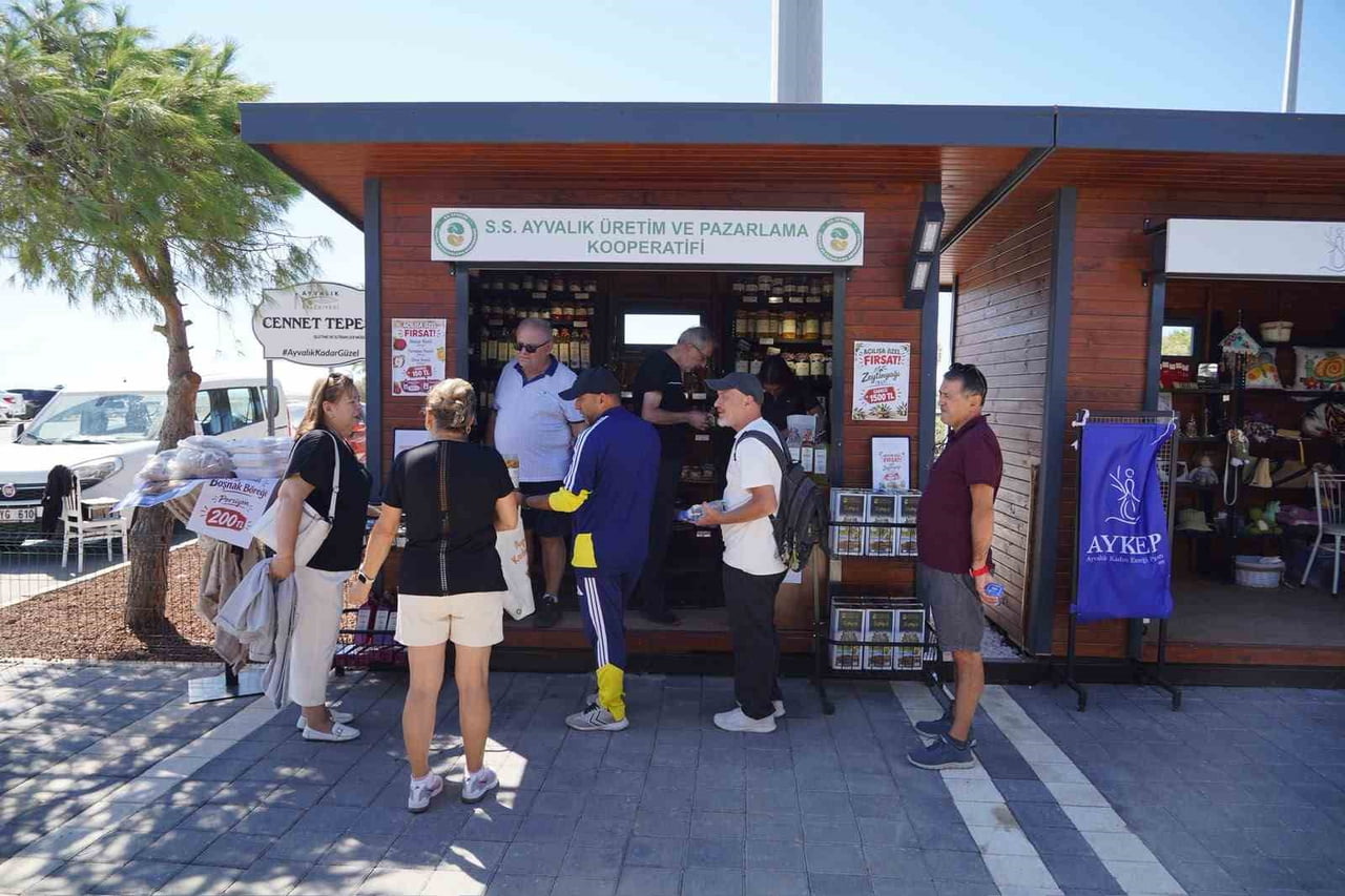 AYVALIK’IN YEREL ÜRETİM GÜCÜNÜ KADIN EMEĞİYLE BULUŞTURAN S.S. AYVALIK ÜRETİM VE PAZARLAMA...