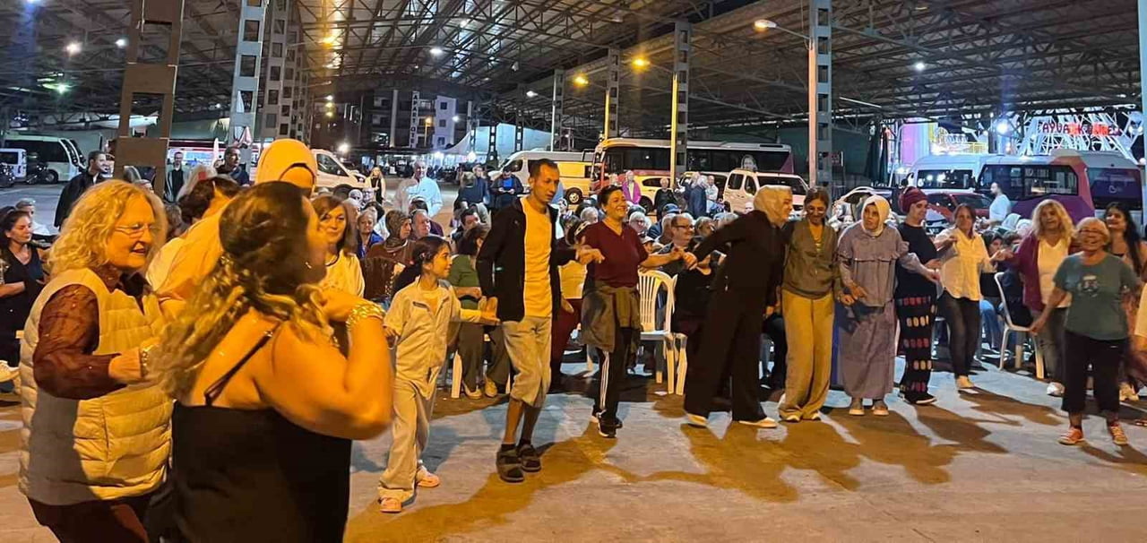 AYVALIK’TA 34 YILLIK GELENEK YİNE COŞKUYLA NOKTALANDI