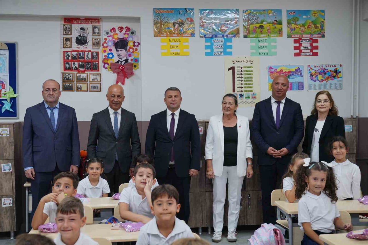 AYVALIK’TA İLKÖĞRETİM HAFTASI COŞKUYLA KUTLANDI