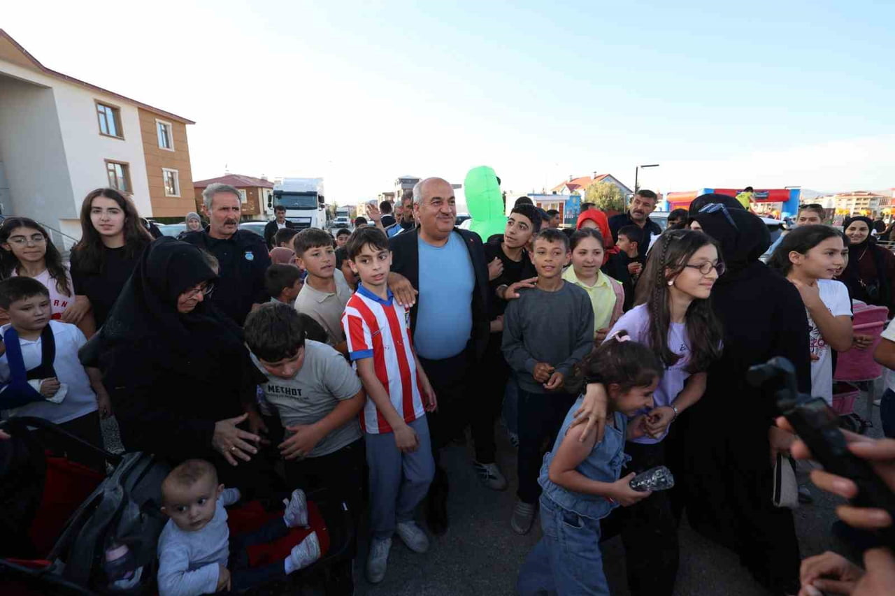 AZİZİYE BELEDİYESİ’NİN İLÇE GENELİNDE BAŞLATTIĞI "AZİZİYE'DE GÜZ AKŞAMLARI" ETKİNLİKLERİ, YEDİDEN...