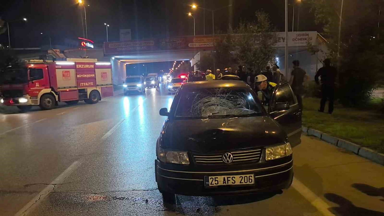 AZİZİYE İLÇESİNDE YOLUN KARŞISINA GEÇMEYE ÇALIŞIRKEN OTOMOBİLİN ÇARPTIĞI 19 YAŞINDAKİ IRAK UYRUKLU...