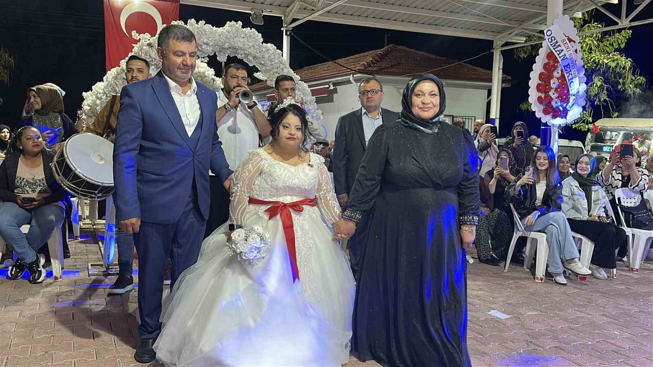BABASI MUHAMMED AYDEMİR, ELİF AYDEMİ VE ANNE GÜLBAHAR AYDEMİR
