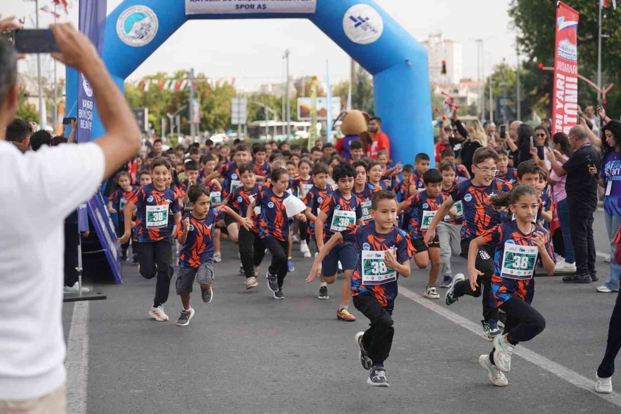 BABY RUN VE ÇOCUK KOŞUSU, RENKLİ GÖRÜNTÜLERE SAHNE OLDU.