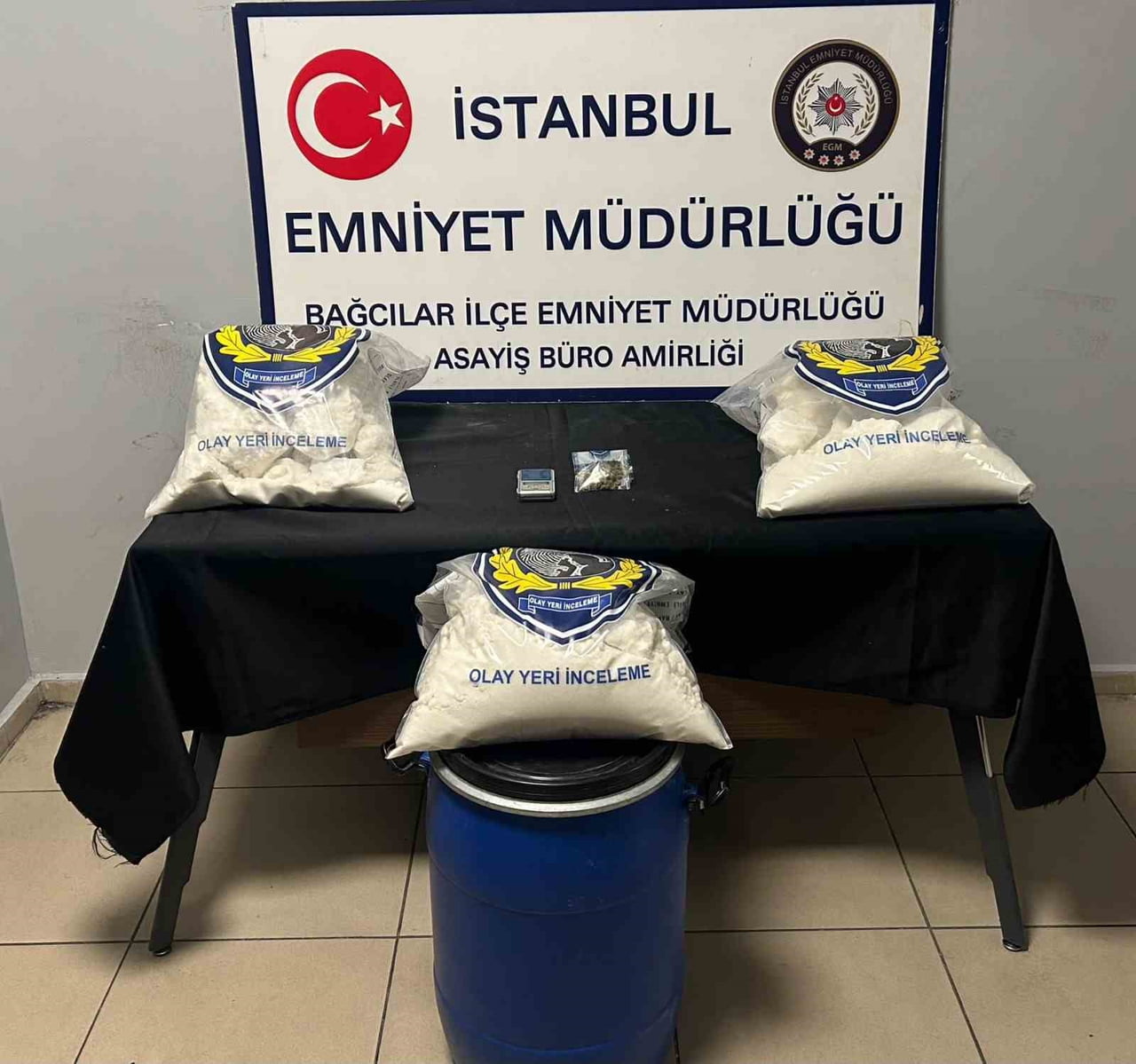 BAĞCILAR İLÇE EMNİYET MÜDÜRLÜĞÜNÜN UYUŞTURUCU VE UYARI MADDE İHBARI ÜZERİNE BİR ADRESE YAPTIĞI...