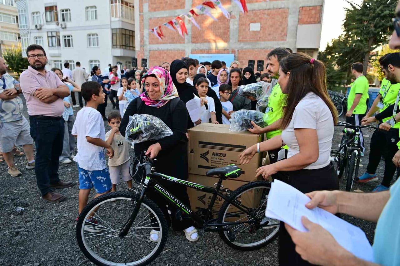 BAHÇELİEVLER BELEDİYESİ TARAFINDAN ÇOCUKLARI SAĞLIKLI YAŞAMA TEŞVİK ETMEK AMACIYLA DÜZENLENEN 44....