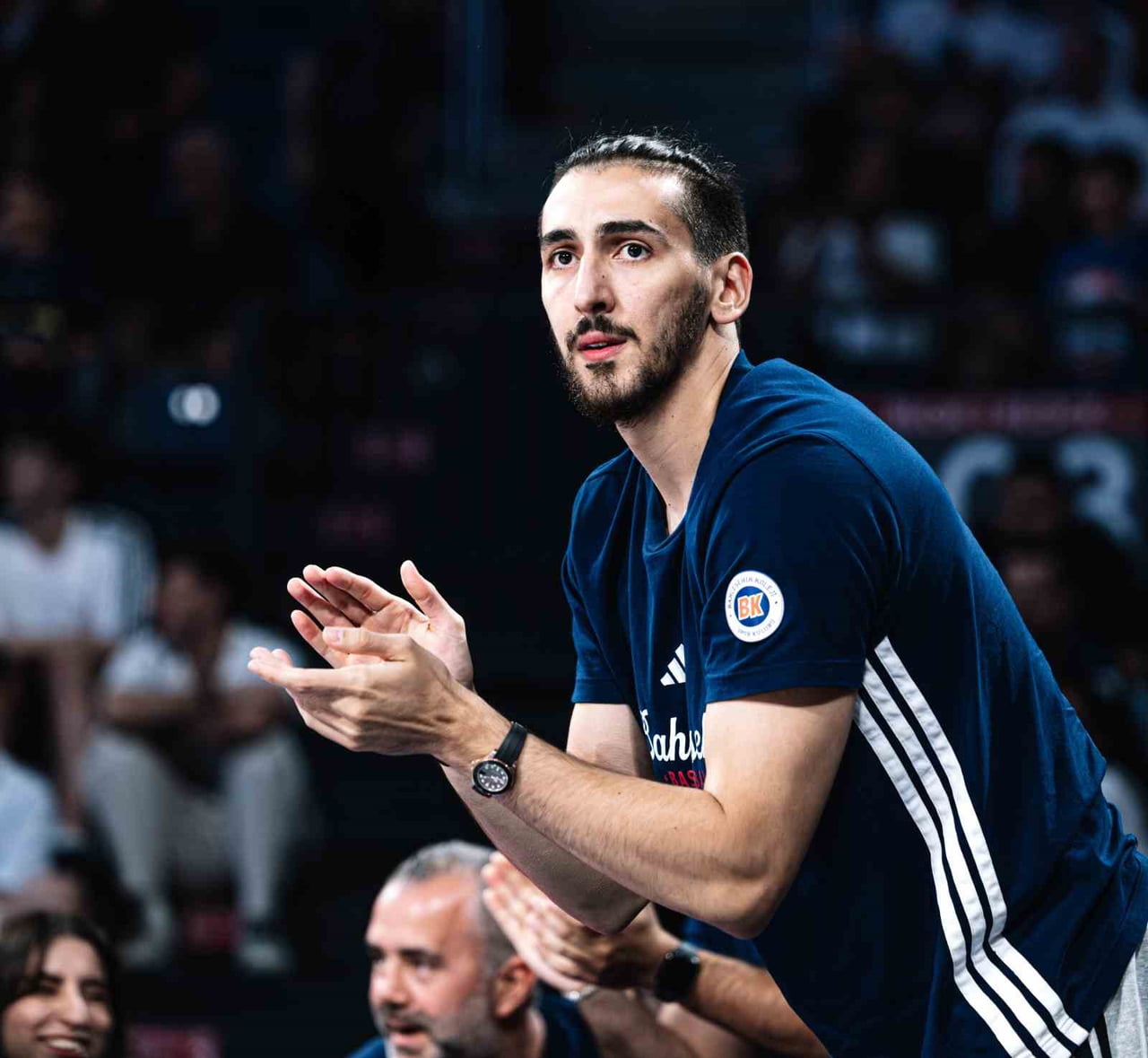 BAHÇEŞEHİR KOLEJİ BASKETBOL TAKIMI'NIN MİLLİ OYUNCUSU KENAN SİPAHİ, BU SEZON MÜCADELE EDECEKLERİ...