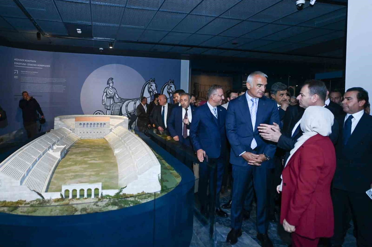 BAKAN ERSOY, KÜTAHYA ARKEOLOJİ VE MADEN MÜZESİNİ GEZDİ