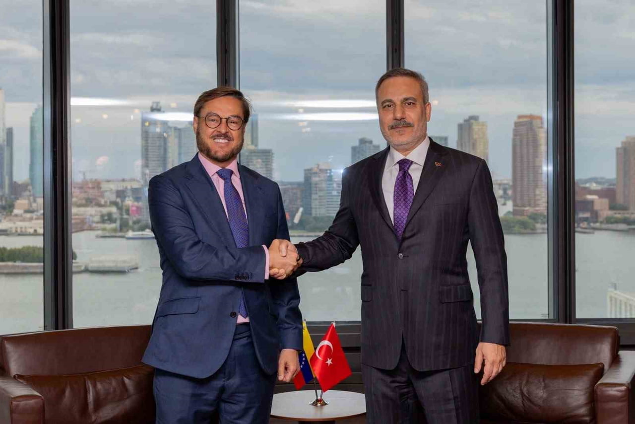 BAKAN FİDAN,  VENEZUELA DIŞİŞLERİ BAKANI FELİX PLASENCİA GONZALES İLE BİR ARAYA GELDİ