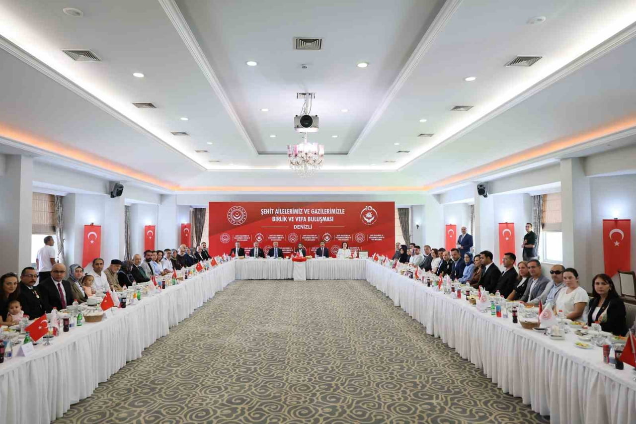 BAKAN GÖKTAŞ, BİR DİZİ PROGRAM İÇİN BULUNDUĞU DENİZLİ’DE DÜZENLENEN "ŞEHİT AİLELERİMİZ VE...