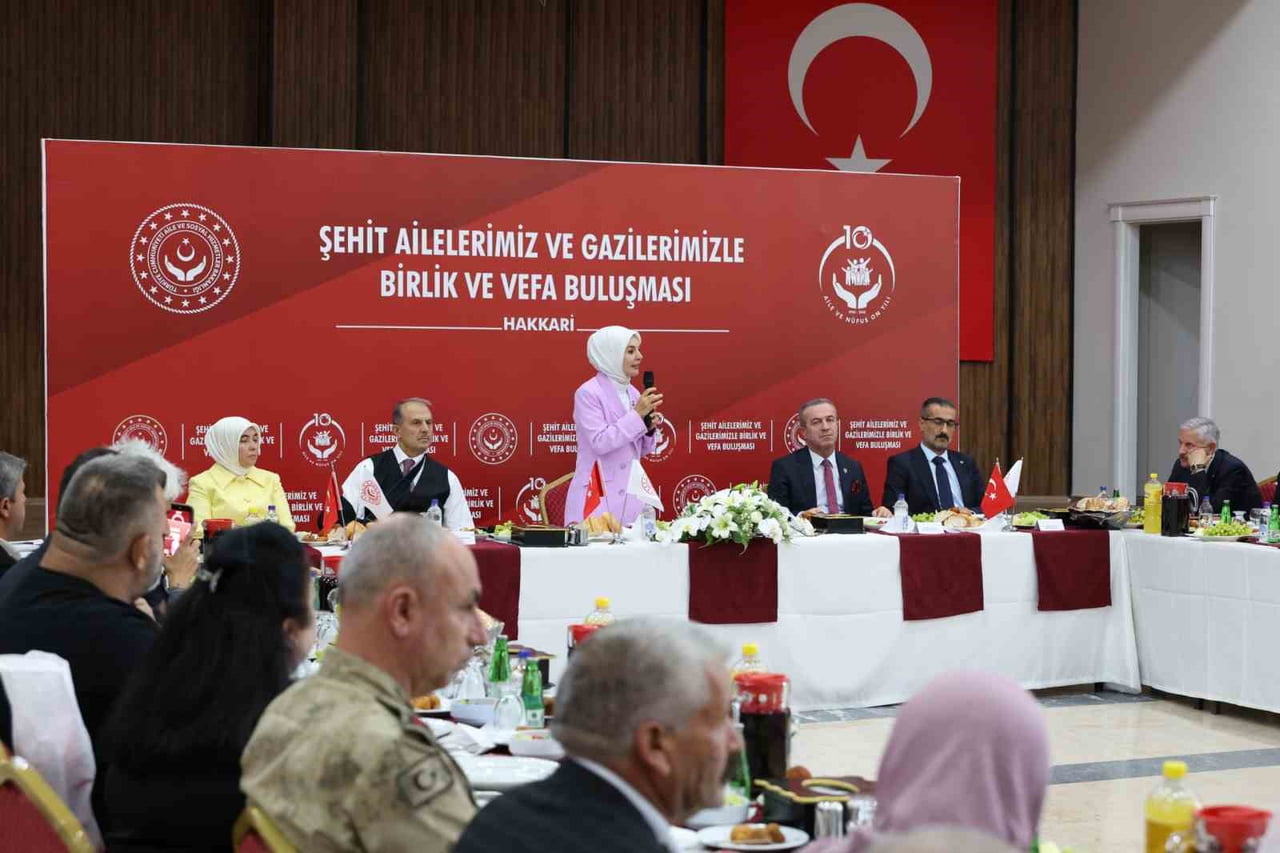 BAKAN GÖKTAŞ, HAKKARİ'DE DÜZENLENEN "ŞEHİT AİLELERİMİZ VE GAZİLERİMİZLE BİRLİK VE VEFA BULUŞMASI"...