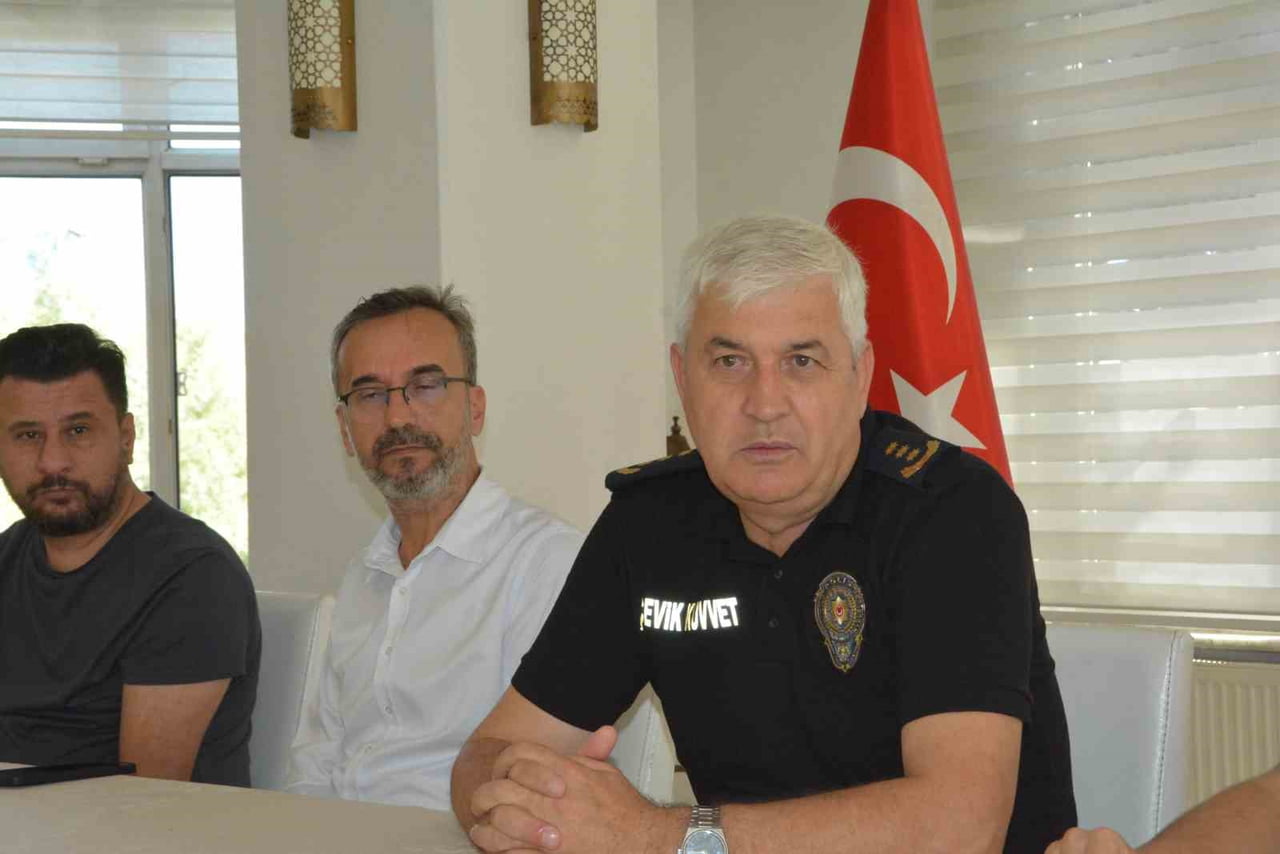 BALIKESİR'DE 2026-2027 FUTBOL SEZONU ÖNCESİNDE BALIKESİRSPOR KULÜP YÖNETİCİLERİ, TARAFTAR GRUP...