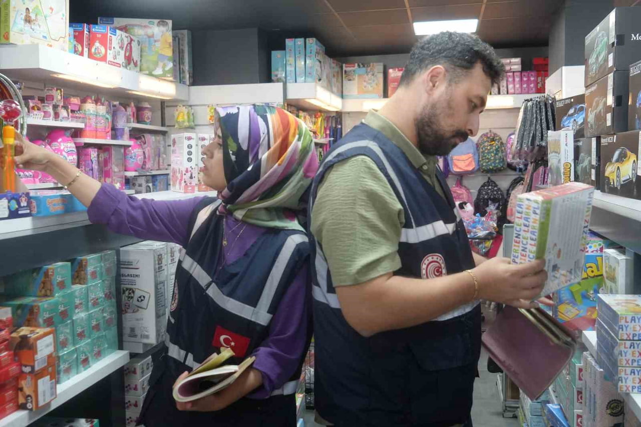 BALIKESİR TİCARET İL MÜDÜRLÜĞÜ EKİPLERİ, YENİ EĞİTİM ÖĞRETİM YILI ÖNCESİ ALTIEYLÜL İLÇESİNDEKİ...
