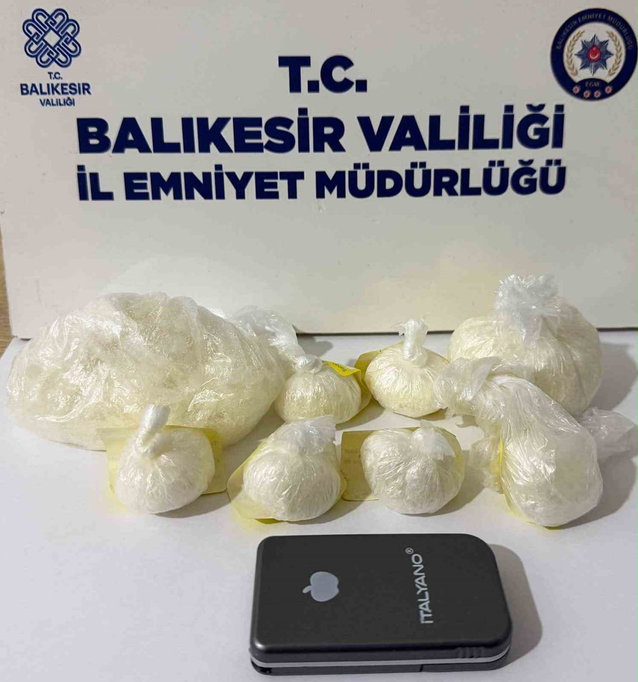 BANDIRMA’DA KAÇMAYA ÇALIŞAN ŞÜPHELİDEN 153 GRAM METAMFETAMİN ÇIKTI
