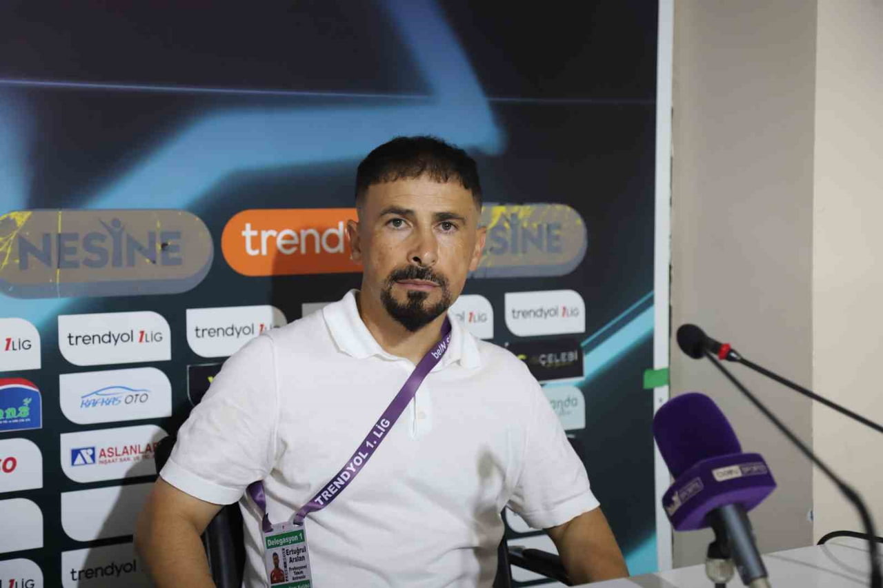 BANDIRMASPOR TEKNİK DİREKTÖRÜ ERTUĞRUL ARSLAN