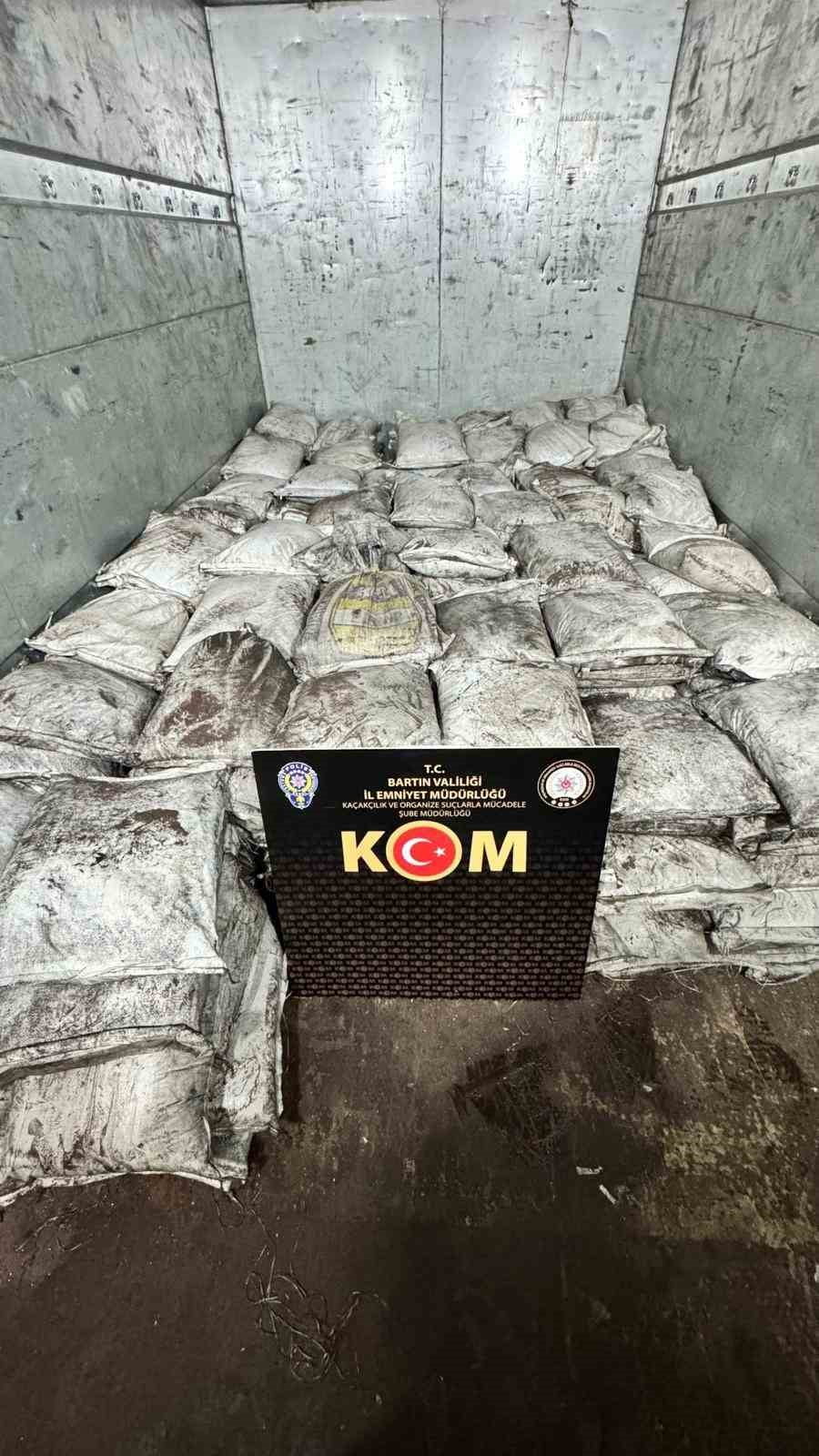 BARTIN'DA YAPILAN OPERASYONLA, KAÇAK YOLLARLA 8 TON UZAY, DENİZCİLİK GİBİ SEKTÖRLERDE STRATEJİK...