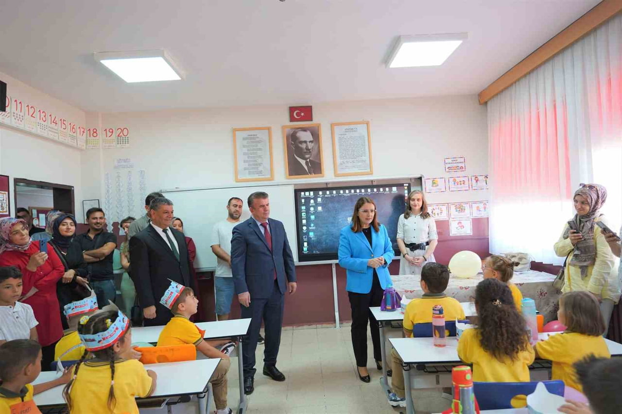 BARTIN VALİSİ NURTAÇ ARSLAN, UYUM HAFTASI ÇERÇEVESİNDE OKULA ERKEN BAŞLAYAN OKUL ÖNCESİ, İLKOKUL...