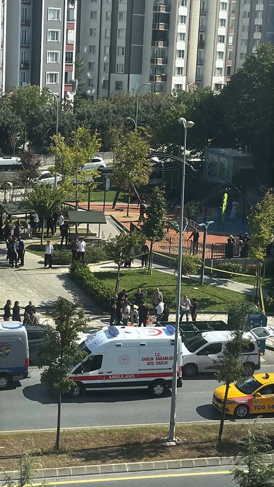 BAŞAKŞEHİR'DE İKİ KİŞİ SOKAK ORTASINDA SİLAHLI SALDIRIYA UĞRADI