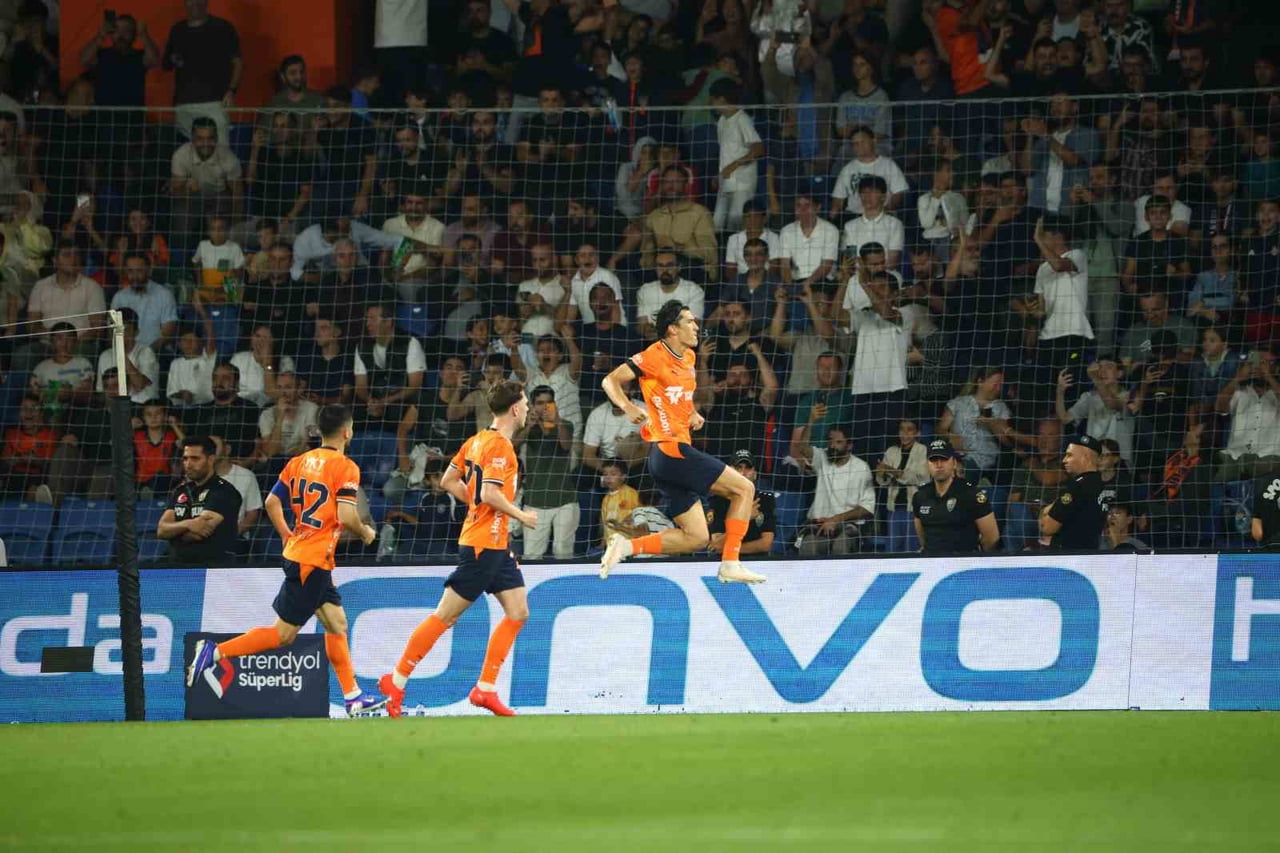 BAŞAKŞEHİR’İN ÖZBEK FUTBOLCUSU ELDOR SHOMURODOV, GALATASARAY KARŞISINDA ATTIĞI GOLLE İLK 4 HAFTA...