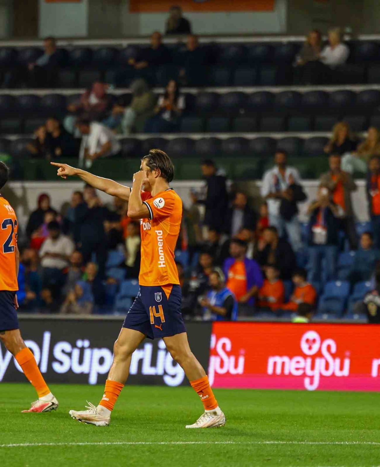 BAŞAKŞEHİR’İN ÖZBEK FUTBOLCUSU ELDOR SHOMURODOV, GENÇLERBİRLİĞİ KARŞISINDA ATTIĞI 2 GOLLE BU SEZON...