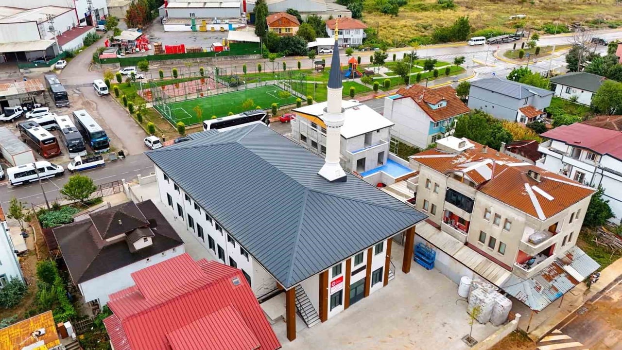 BAŞİSKELE'DE YÜKSELEN VE İSMİYLE DERİN BİR MANEVİ ANLAM TAŞIYAN "GAZZE ŞEHİTLERİ CAMİ" İNŞAATINDA...