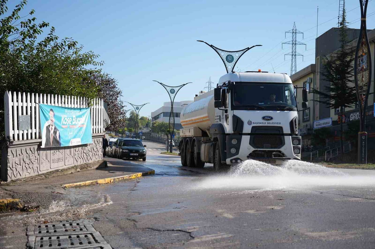 BAŞİSKELE’DE EKİPLER, SERDAR MAHALLESİ’NDE CADDE, SOKAK, KALDIRIM VE ORTAK KULLANIM ALANLARINDA...