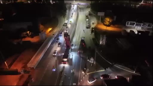 Başiskele Kavşağı’nda 80 tonluk tabliye gece operasyonuyla yerine konuldu