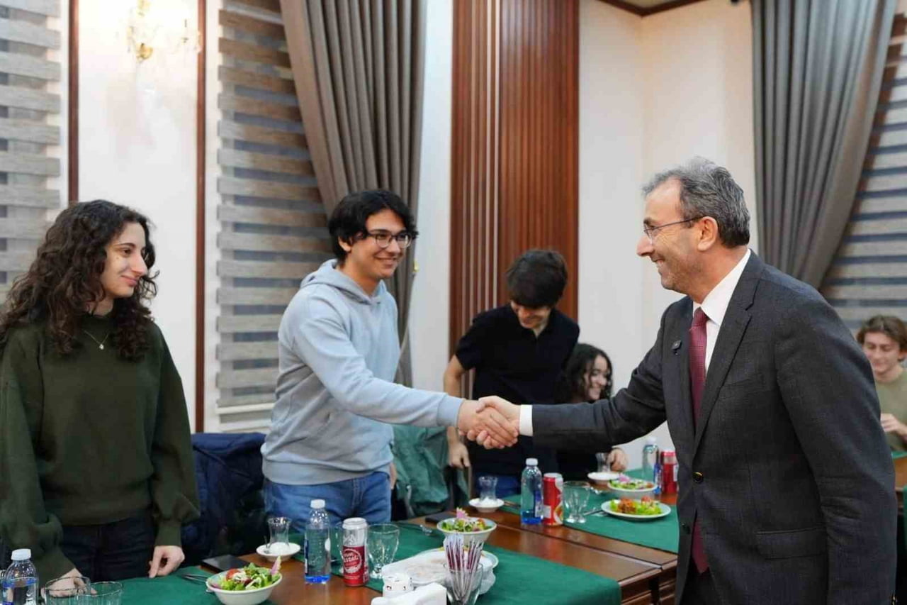 BAŞKAN AHMET CİN, "SÖZ VERDİĞİMİZ GİBİ 20 BİN TL YENİ ÜNİVERSİTELİ EĞİTİM DESTEĞİMİZİ...