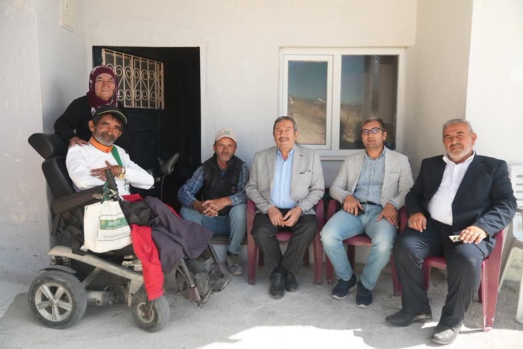 BAŞKAN BOZKURT, SANATSEVER HASAN AVCI’YI ZİYARET ETTİ
