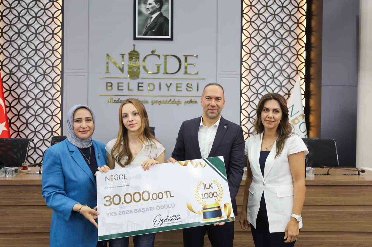 BAŞKAN ÖZDEMİR’DEN YKS ŞAMPİYONLARINA ANLAMLI DESTEK