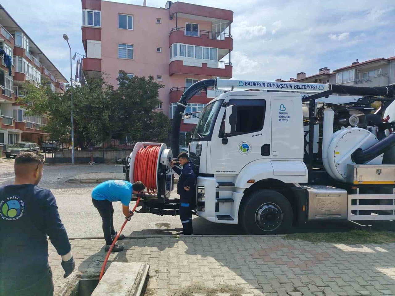 BASKİ’NİN YENİ KANAL AÇMA ARAÇLARI AYVALIK’TA HİZMETE BAŞLADI