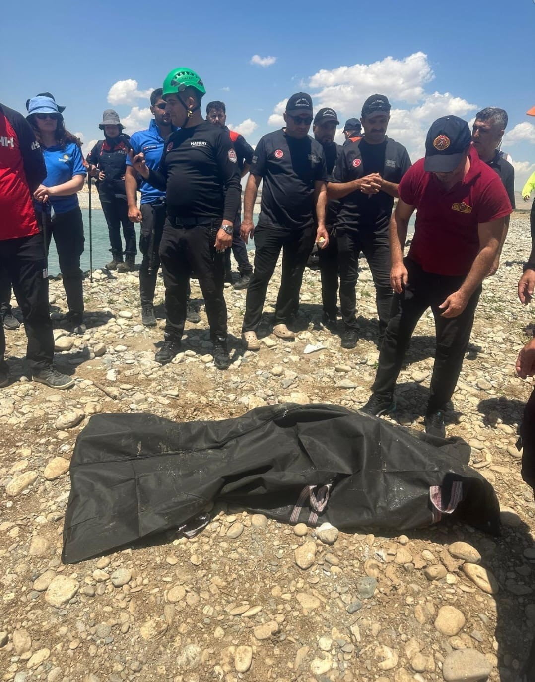 BATMAN ÇAYI’NA DÜŞEREK AKINTIYA KAPILAN 14 YAŞINDAKİ TUBA DURSUN’UN CANSIZ BEDENİ, BU SABAH SUYA...