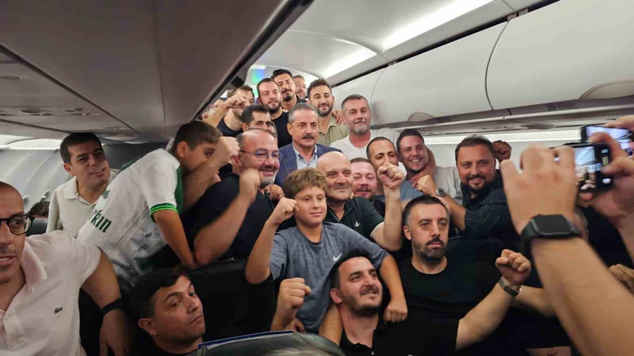 BATMAN DÖNÜŞÜNDE BURSASPOR’UN GEÇMİŞİNDEN GELECEK HEDEFLERİNE KADAR BİRÇOK KONUDA KONUŞAN AK PARTİ...