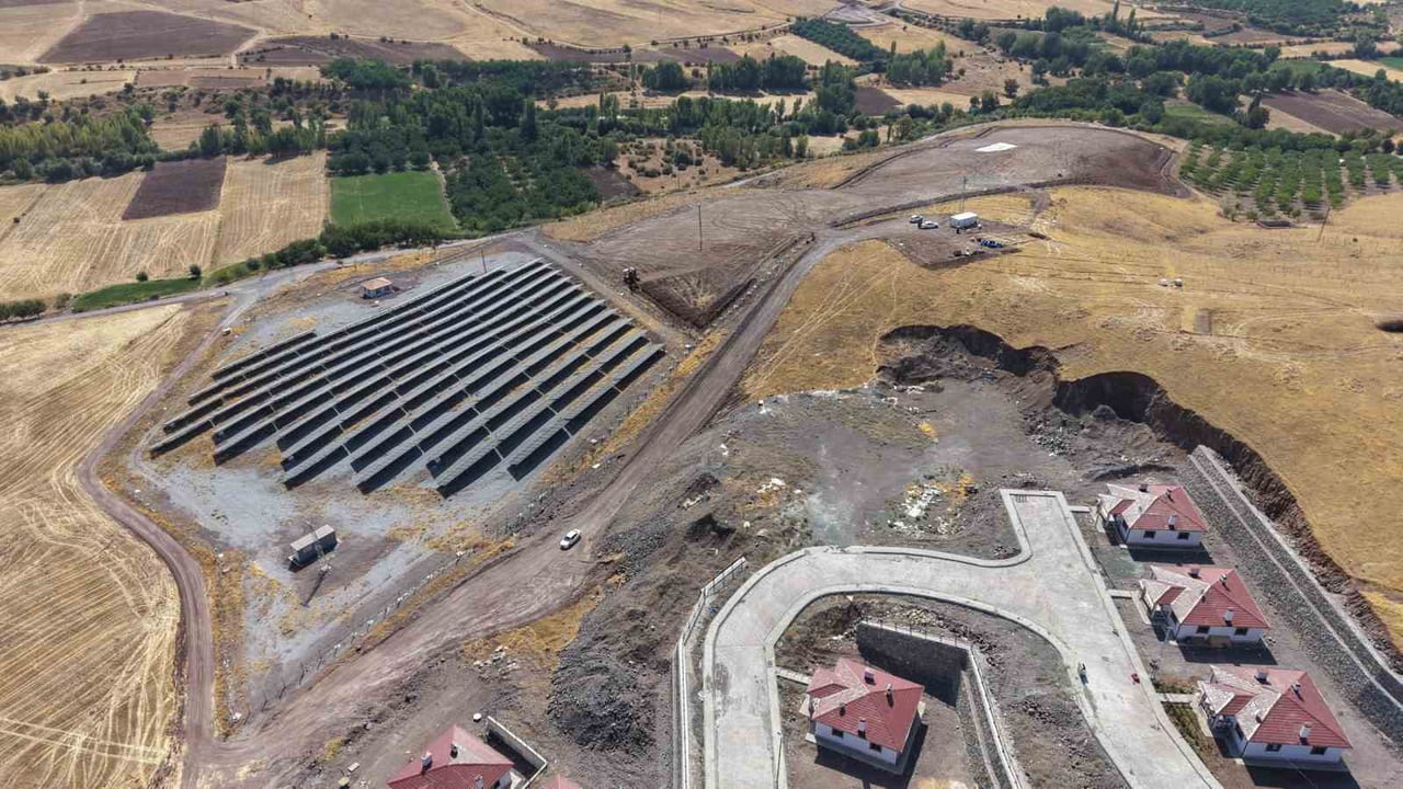 BATTALGAZİ BELEDİYESİ GES PROJESİNDE YENİ ETAPLARA BAŞLADI