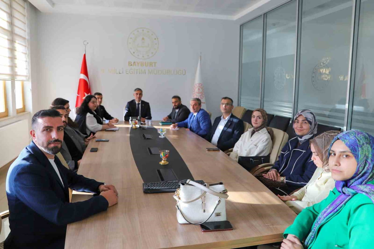 BAYBURT'TA ÖĞRENCİLERİN PSİKOSOSYAL GELİŞİMİ İÇİN TOPLANTILAR YAPILDI