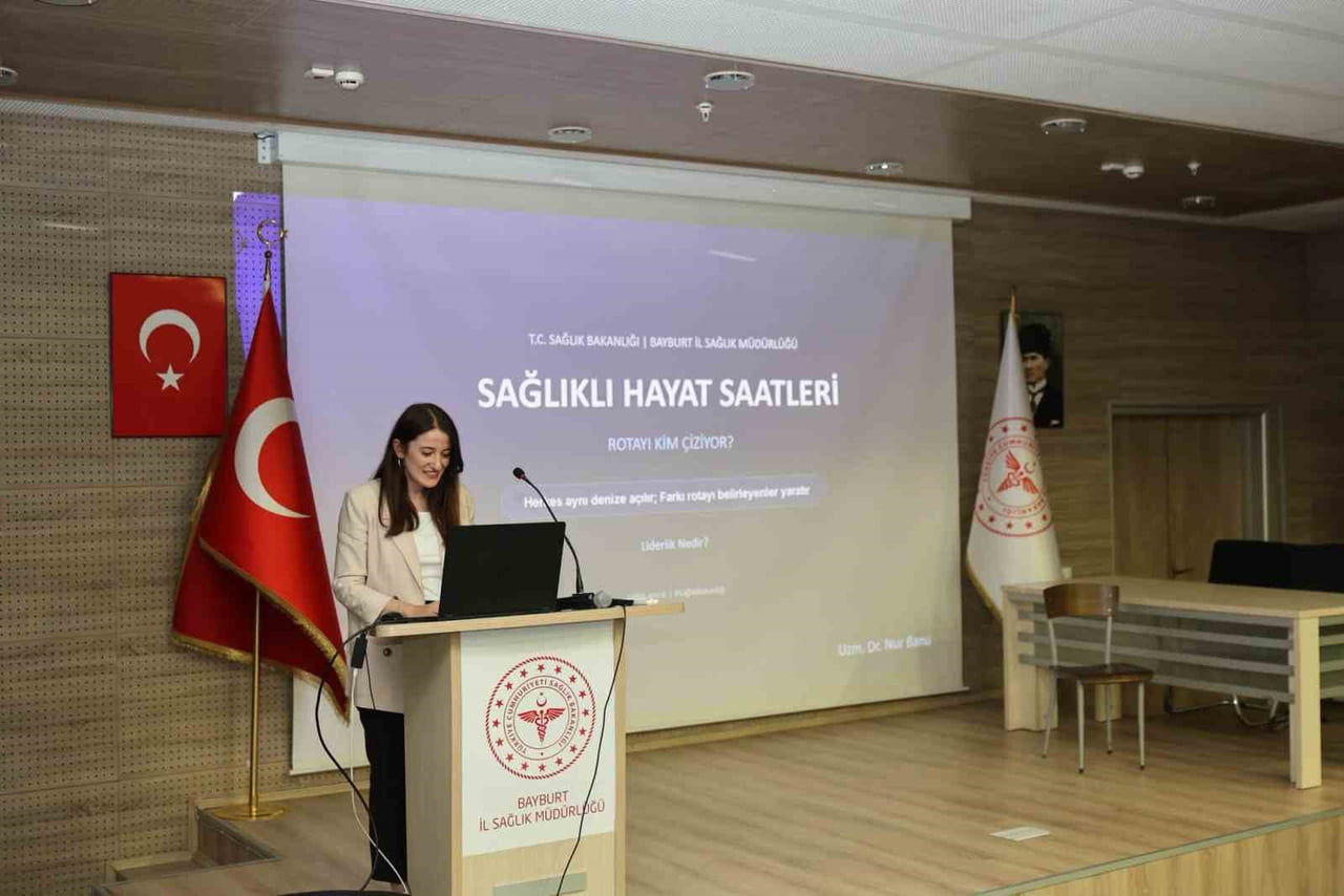 BAYBURT'TA SAĞLIK ÇALIŞANLARINA LİDERLİK EĞİTİMİ VERİLDİ