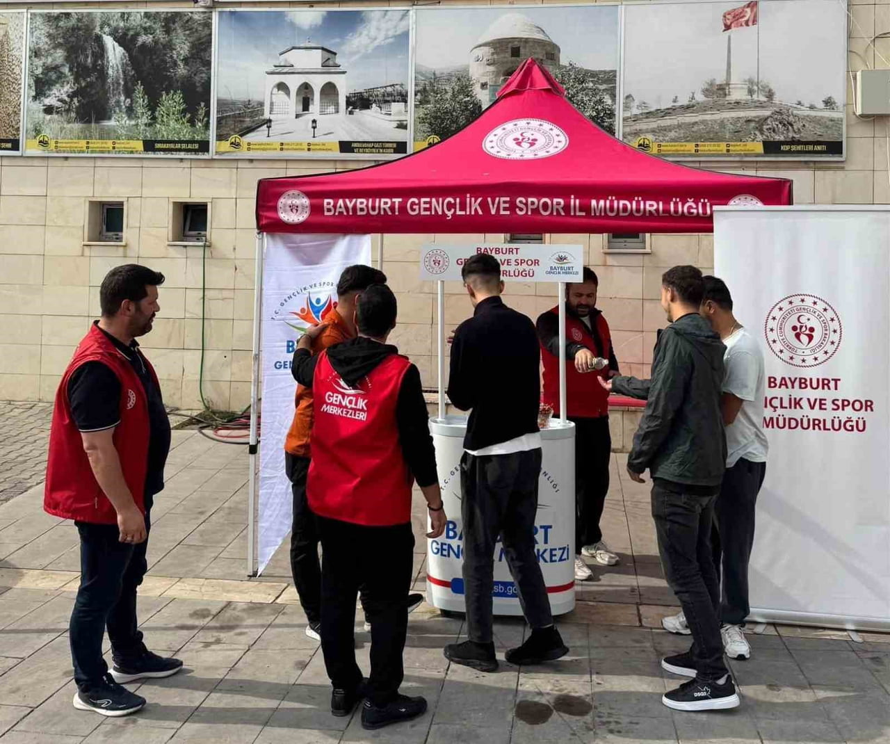 BAYBURT'TA ÜNİVERSİTE ÖĞRENCİLERİNE YÖNELİK TANITIM VE BİLGİLENDİRME YAPILDI