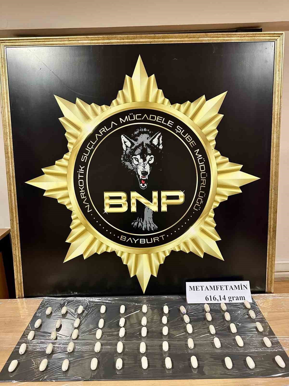 BAYBURT’TA 616 GRAM METAMFETAMİNLE YAKALANAN 2 ŞÜPHELİ TUTUKLANDI