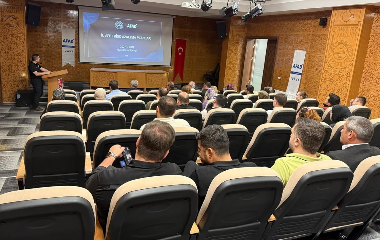 BAYBURT’TA AFET RİSKLERİNİ AZALTACAK ÇALIŞMALAR MASAYA YATIRILDI