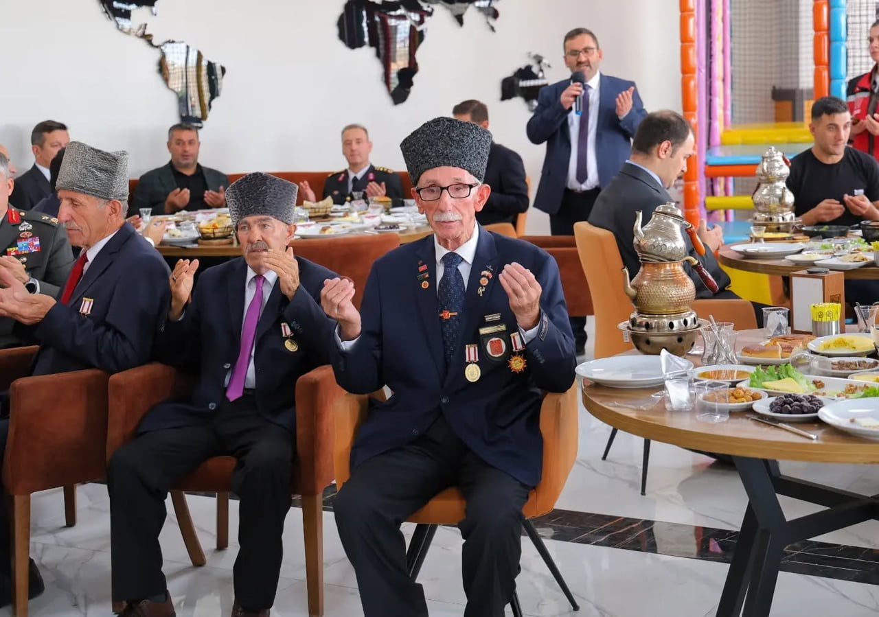 BAYBURT’TA GAZİLER VE ŞEHİT AİLELERİ KAHVALTIDA BULUŞTU