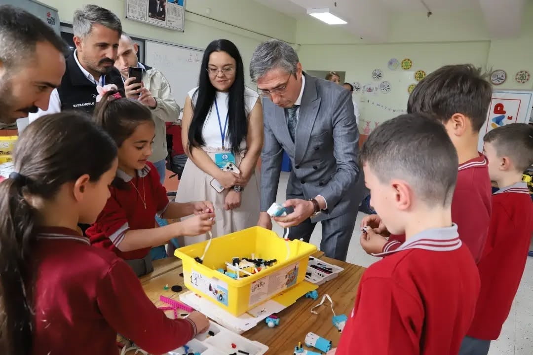 BAYBURT’TA ÖĞRENCİLER BİLİM VE TEKNOLOJİ ATÖLYELERİNDE ÇALIŞMA YAPTI