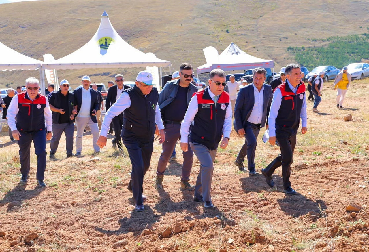 BAYBURT’TA TIBBİ VE AROMATİK BİTKİ ÜRETİMİ İÇİN 320 MİLYON LİRALIK YATIRIM