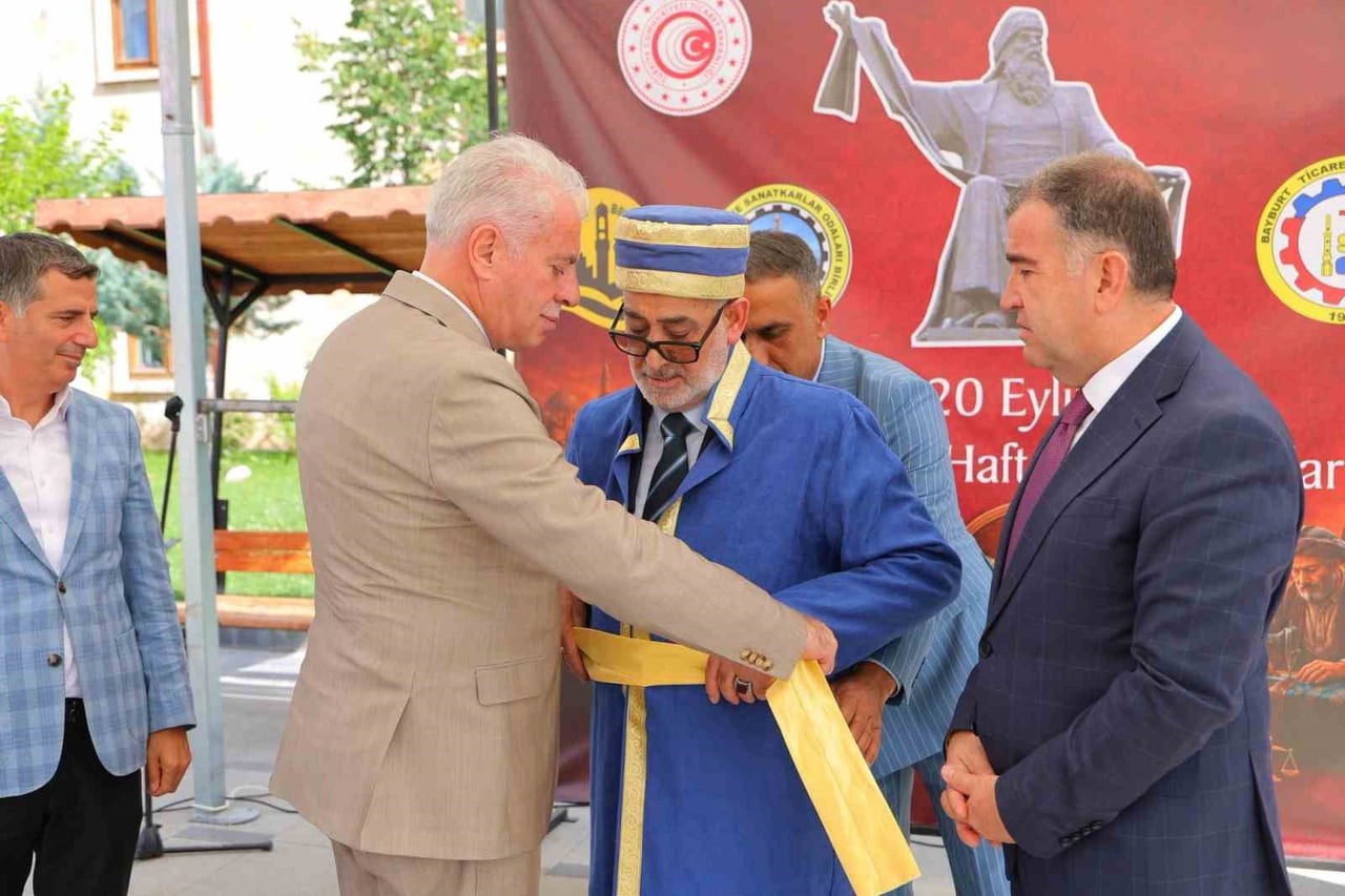 BAYBURT’TA YILIN AHİSİ METİN ÖZYURT SEÇİLDİ
