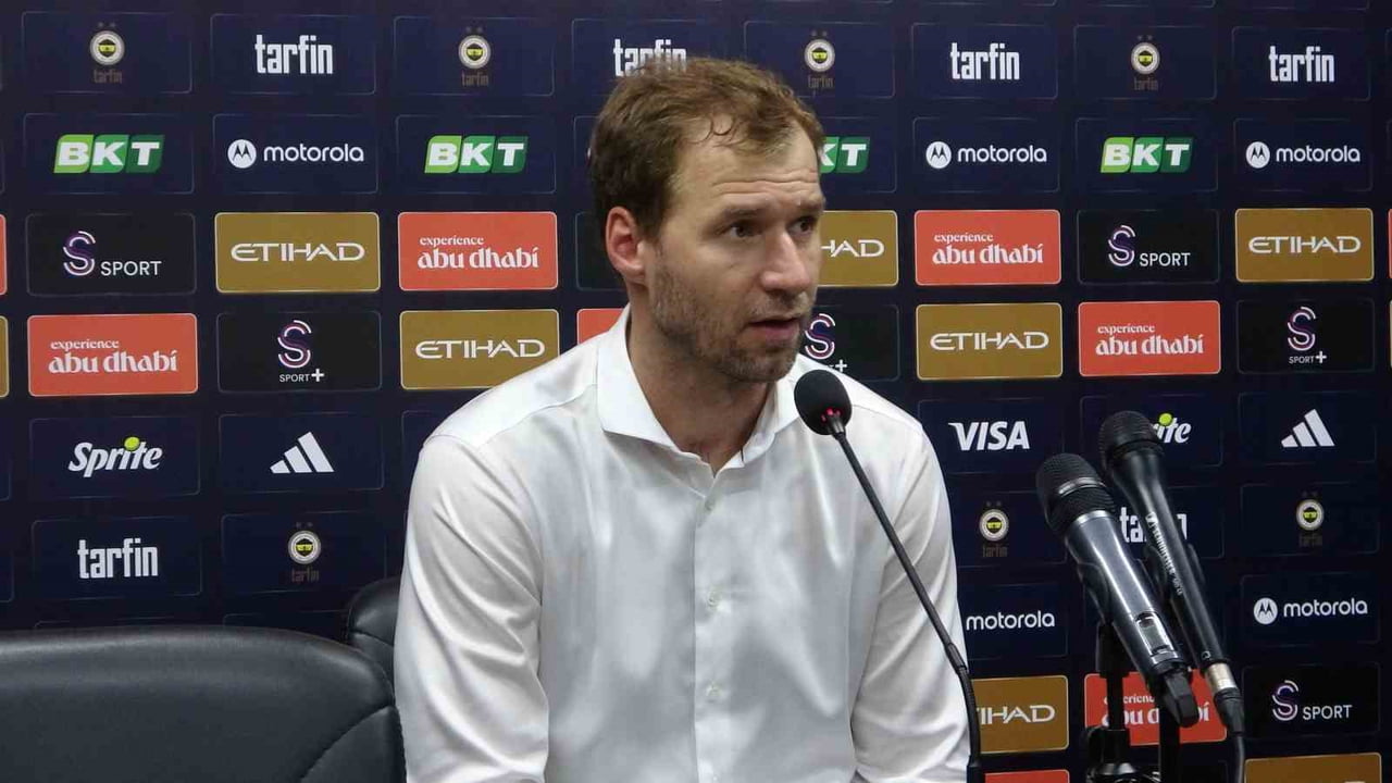 BAYERN MÜNİH BAŞANTRENÖRÜ ANTON GAVEL, FENERBAHÇE İLE OYNADIKLARI EUROLEAGUE MAÇINDA FİZİKSEL...