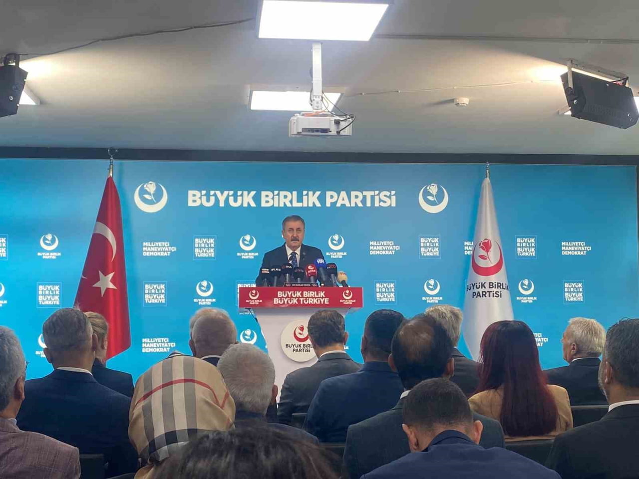 BBP GENEL BAŞKANI MUSTAFA DESTİCİ, PARTİ GENEL MERKEZİNDE DÜZENLEDİĞİ BASIN TOPLANTISINDA GÜNDEME...