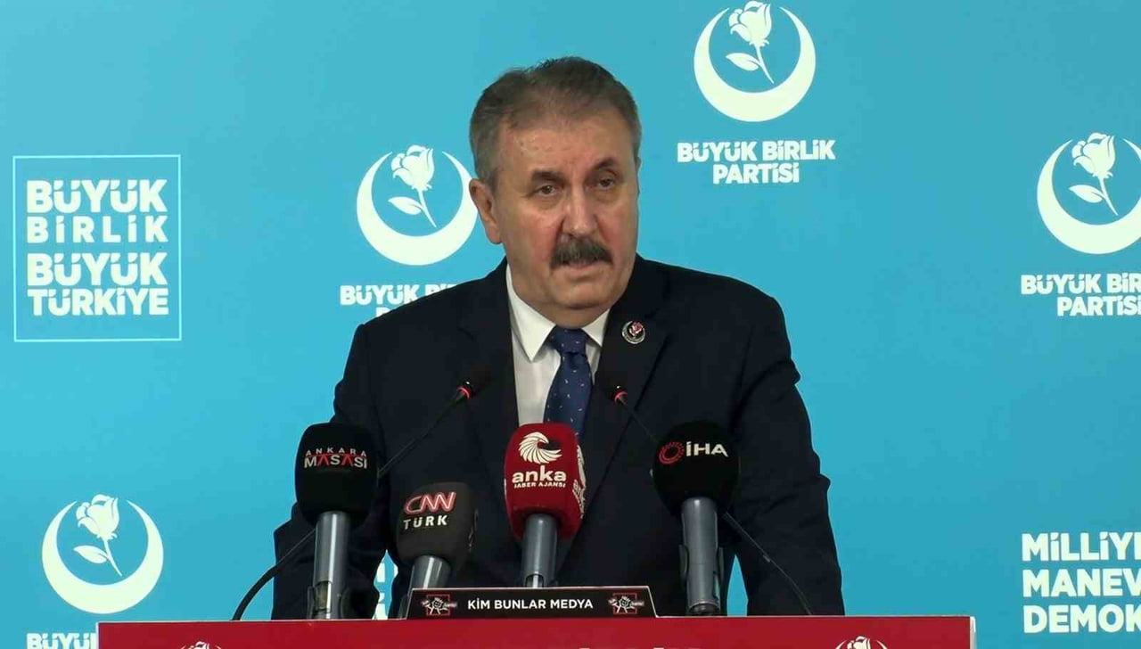 BBP GENEL BAŞKANI MUSTAFA DESTİCİ, PARTİSİNİN GENEL MERKEZİNDE DÜZENLEDİĞİ BASIN TOPLANTISINDA...