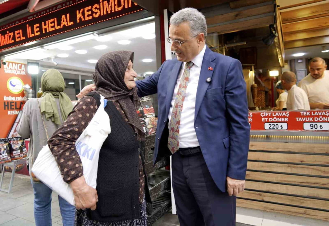 BELEDİYE BAŞKANI İHSAN KURNAZ, ESNAF VE VATANDAŞLARLA BİR ARAYA GELDİ