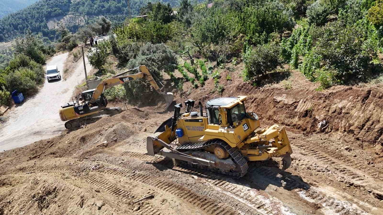 BELEN BENLİDERE MAHALLESİ YAPRAKLI MEVKİİNDE YAKLAŞIK 4 KİLOMETRELİK YOL GÜZERGÂHINDA SÜRDÜRÜLEN...