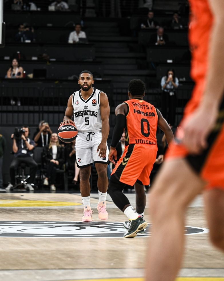 BEŞİKTAŞ, EUROLEAGUE'İN İLK HAFTASINDA SAHASINDA İSPANYOL EKİBİ VALENCİA BASKET'E 96-94 MAĞLUP...