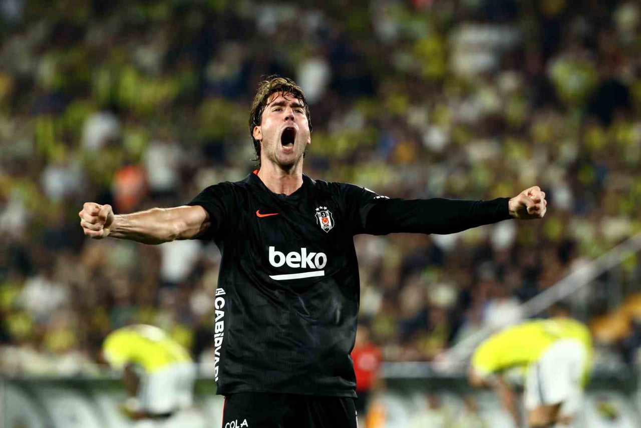 BEŞİKTAŞ’IN SIRP GOLCÜSÜ DUSAN VLAHOVİC, FENERBAHÇE KARŞISINDA KAYDETTİĞİ GOLLE 11’DE BAŞLADIĞI...